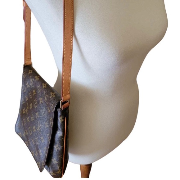 💕💗Vuitton Brown Monogram Musette Salsa Short Strap Bag. - Picture 11 of 13